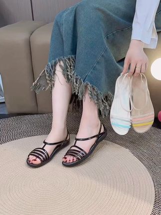 #夏季凉鞋 #软底软面穿上超舒服 #夏季新品 #果冻凉鞋 #沙滩鞋