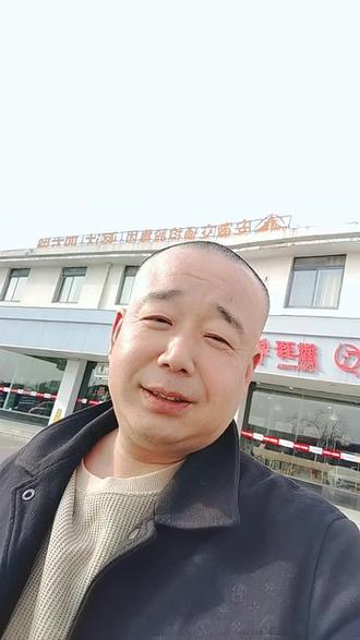 昨天十二点在新城区上高速去上海,年前回去总共十五个小时的路程,这马上都跑高速24小时了还不到一半的路程😂,大哥发话了先回去别受罪了等高速不堵了再来😂😂😂