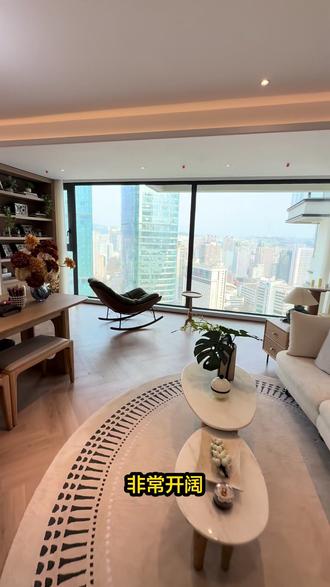 贵阳吾悦广场|137㎡三房改四房 实景现房
在贵阳主城核心,能拥有这样一套全能好房,真的太难得。
我们项目占据市中心黄金地段,黄金一公里生活圈,5‑10分钟覆盖所有顶配配套,出门就是便捷,下楼就是繁华。
双地铁加持1/3号线就在家门口,出行不用等、不用绕;
一梯队优质书包房就在楼下,目送式教育 孩子上学安心又省心。
背靠黔灵山龙脉,城市天然后花园,日常散步、休闲、吸氧都在家门口;
紧邻省政府,圈层纯粹,居住氛围高端又安静。
周边更是集齐了贵阳最顶尖的配套:
医学院医疗护航、大型商业就在身旁、省美术馆、省图书馆环伺,
公园、学校、医疗、商业、文化、交通一步到位,真正做到全维度顶配生活。
137㎡三房改四房,空间实用不浪费,二胎家庭、三代同堂都能轻松住下。
实景现房,即买即住,不用等待、不用担忧,所见即所得。
在贵阳,能把地段、配套、圈层、品质全都拉满的房子,真的不多。
懂生活、懂改善的人,一看就会心动。
#贵阳现房 #贵阳吾悦广场 #贵阳主城核心 #贵阳书包房 #贵阳地铁房