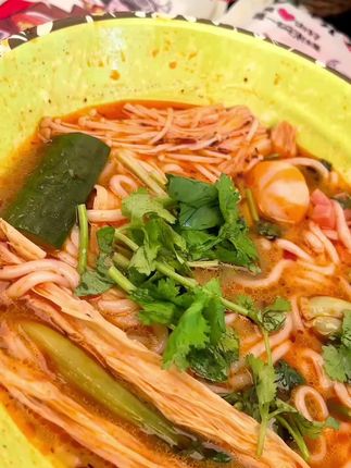 5袋装 正宗东北云南过桥米线粉丝砂锅麻油辣椒油夜宵速食带酱料包#云南过桥米线 #嗦粉 #米线 #过桥米线 #舌尖上的味道