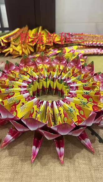 今天我来分享
怎么拼接粉莲的教程!
#民间手艺