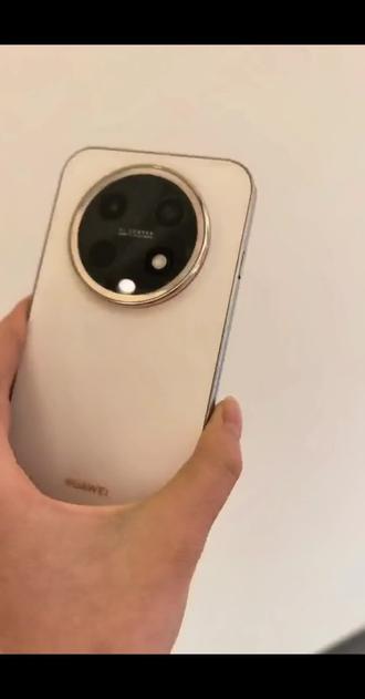 天了噜,这个智感畅行模式要不要这么香啊。红绿灯读秒、自动免提、音量增强、导航清晰、屏幕常亮,五大实用buff全开。#华为畅享90