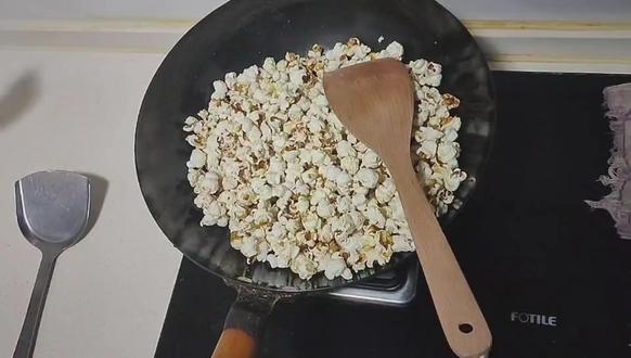 #美食制作分享 #教你做美食 #跟着抖音做美食
爆米花,小朋友的最爱,你也可以😌
#爆米花 #爆米花变装