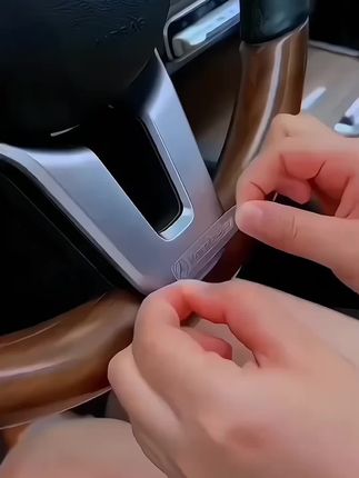 汽车金属车标贴 推荐一款特美观的#汽车金属车贴 贴上后档次美观瞬间上来#汽车用品 #有车必备 #车用神器 #汽车好物推荐