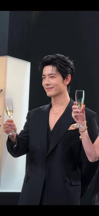 战战上海NARS活动
#肖战 #肖战的小飞侠 #NARS #全世界最好的肖战 #帅战战