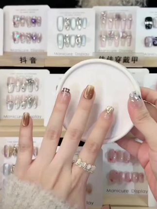 【港岛girl 】穿戴甲 #穿戴甲可以反复穿戴 #穿戴甲款式推荐 #仙女必备 #显白 #手是女人的第二张脸