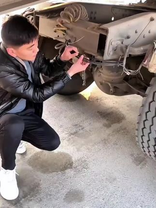 大货车气管金属快速接头,聪明的老司机车里都会备用一两套#卡友 #货车司机 #卡车司机 #气管接头