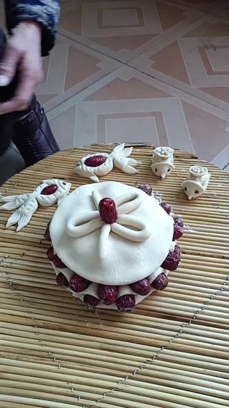 过年了开始蒸花糕鱼刺猬了