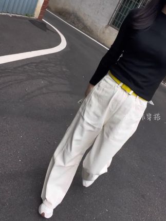 男人的愿望是:副驾驶有个穿黑丝袜的,家里有个会做饭,单位有个好看的,身边有个犯贱的,远方有个思念的,手机里有个陪伴的#简约穿搭 #这裤子也太好看了 #穿搭 #显瘦裤子 #ootd穿搭