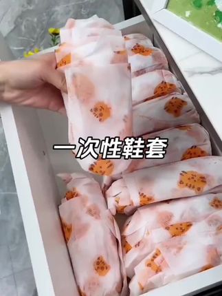 无纺布加厚印花鞋套可洗耐磨成人脚套鞋罩一次性鞋套室内家用待客 #无纺布鞋套 #防滑耐磨 #方便又实用 #印花卡通鞋套 #好东西一起分享