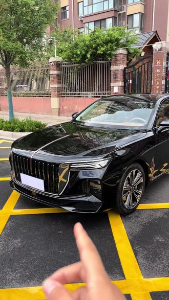 最新拿下25年6月红旗H9新车20公里 原版原漆 BOSE品牌音响 黑外 棕内 液晶仪表中控大屏 多功能方向盘 车道偏离预警 全景大天窗 360影像 多种驾驶模式 座椅记忆 全车氛围灯 全车翻毛真皮内饰 主副驾座椅通风加热 40W手机无线充电 后排电动调节 加装灯光包 价格不高 欢迎品鉴#红旗h9荣耀座驾 #红旗H9 #红旗#郑州二手车 #便宜车