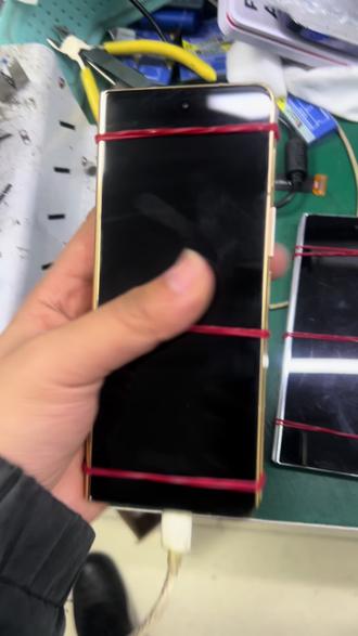 fold4 更换全新中框
fold5 维修wifi
fold5更换转轴排线
荣耀v3更换转轴排线
全部安全下车 专业维修#折叠屏维修 #折叠屏改装