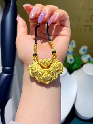 🎀一点点缀,便有化平凡为神奇的力量。#黄金首饰 #爱了爱了 #足金 #高端大气 #实物拍摄
