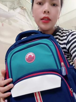 我居然花几十块就淘到巴布豆护脊书包,大容量分层设计,书本文具分类收纳,拿取,一目了然。肩带是加宽加厚的,背部凹槽设计的,能均衡的分摊书包的防水耐磨的料子,雨天也不怕书本淋湿,侧面还能放水杯。新学期给孩子选书包的这款直接入。#学生书包 #巴布豆书包 #书包 #书包推荐 #儿童书包