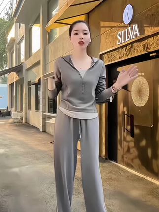 #高级感穿搭 #潮流穿搭休闲风 #大码女装 #减龄显瘦穿搭 #谁穿谁好看 @抖加🔥上热门🔥dou+🔥热点宝 @抖音创作小助手 @抖音小助手
