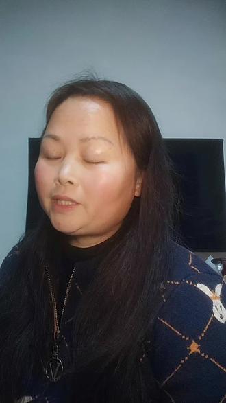 以前我总问:
“你到底爱不爱我?”
现在不问了。
爱不爱,
看态度就知道,
看细节就明白,
看你愿不愿意为我妥协。
答案早就摆在眼前,
只是我以前不肯承认。#情感共鸣#成年人的爱情 #不再追问爱不爱 #治愈