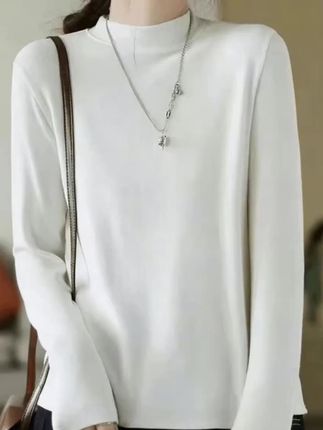 姐妹们,欧货半高领正肩T恤,磨毛质感爆暖。文艺休闲,减龄必备,秋冬内搭神器,轻松打造温婉气质#打底衫#打底衫女 #半高领打底衫 #单穿叠穿都好看#减龄穿搭