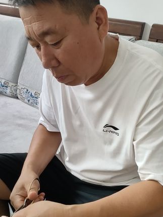 #上热门话题入口 #齐飞婚礼大飞哥 ##日常生活 ,家养的白玉鸟,让猫给吃了,又买了两个,还给它剪指甲,比人伺候的都好,捏大飞哥说这叫美甲💅🏻😂