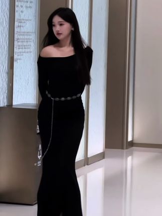 性感纯欲御姐漏肩长袖连衣裙女抽褶收腰包臀修身高级感鱼尾长裙#分享穿搭@抖加🔥上热门🔥dou+🔥热点宝 @巨量千川 @DOU+好生意