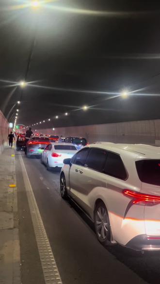 高速堵车,出行安全更重要。#春节返程#疲劳驾驶很危险