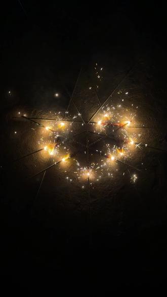 10根仙女棒的快乐#仙女棒 #仙女棒烟花 #浪漫心形烟花