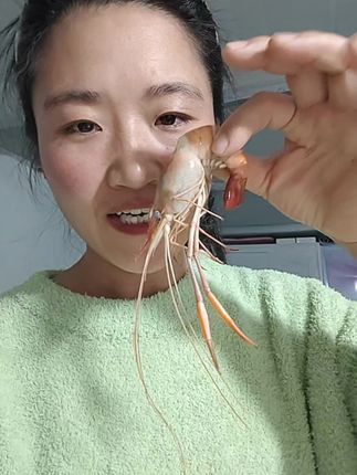 盘子里边的每份都是两斤的