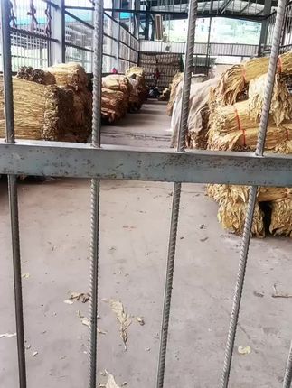 以为丧偶只是失去了一个爱人?不,那是生命深深被撕开了一道口子,此后的风都带着刺骨的凉,阳光不再那么耀眼,也没有温暖,看到别人成双成对,而我只能以回忆作伴,丧偶之后,思念让人窒息,孤独已成为生活的常态,曾经我们一起规划未来,幻想暮年的样子,可一场突如其来的意外,将所有的美好都击碎……接受了离别,却低估了思念#思念无期#再苦再累也要坚持 #谁说女子不如男 #思念天堂的老公
