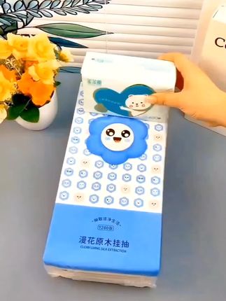 漫花挂式抽纸!挂墙上不占地方,随用随抽超方便。原生木浆+4层加厚,湿水不破,母婴适用,快给家里安排上!