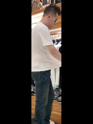摆弄着很Hollo的表情,拍着永远上不了热门的视频,枯燥的生活开始了