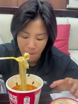 麻辣烫好吃的麻辣烫量大,配料多让你在家就能吃上麻辣烫