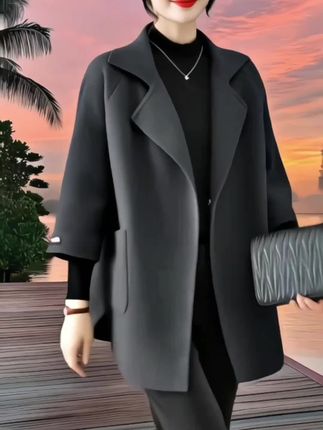 秋天到了,给亲爱的自己送件新衣服吧!这件恒源祥春秋装羊毛呢外套是今年的时尚爆款,穿上身既洋气又显年轻,特别适合中老年人穿,而且还是大风衣款式,让你轻松应对秋季多变的天气。别再犹豫了,这么好的衣服,赶紧入手一件,让自己变得更美更自信吧!