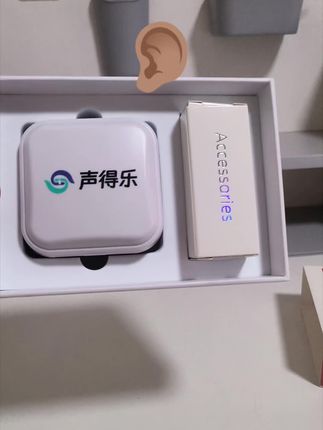 给家里老人安排的声得乐助听器,真的赢麻了! 不用复杂调试,戴上就能用,老人家一学就会。之前喊破喉咙都听不清,现在聊起家常、听戏曲,声音清楚得像在耳边说。体积小到能藏在耳朵后面,出门戴也不显眼。 真心建议给听力下降的长辈试试,花小钱换他们每天顺畅聊天的开心~ #助听器推荐 #长辈礼物 #声得乐 #养老好物