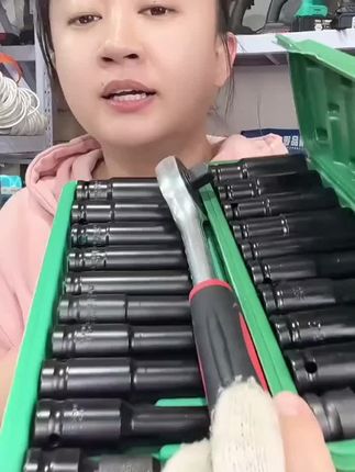 家里墙面出水漏水,教您用玻璃胶及时止损~今天下单还送施工小工具 #玻璃胶 #潜水艇 #防霉玻璃胶