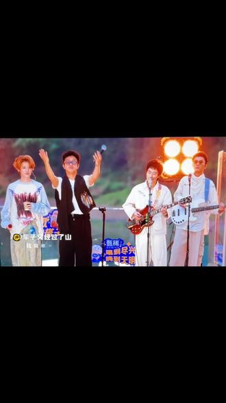 刘西蒙啊你也是好上了!上五哈唱鲜花了!把车卖了去五哈哈哈哈哈#回春丹鲜花 #五哈 #五哈第六季#刘西蒙