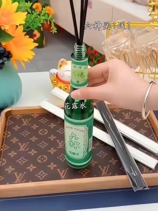 六神花露水95ml*2瓶送四根香薰棒 运费险 经典款原液花露水喷雾玻璃瓶清香家用#花露水 #六神花露水 #花露水的妙用 #驱蚊止痒 #便宜好物