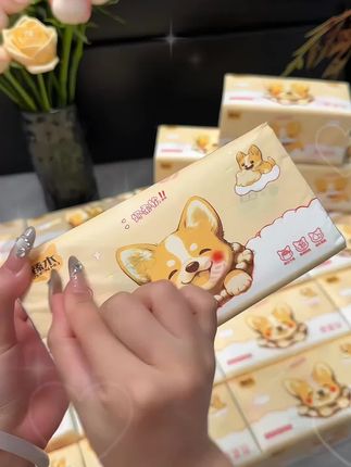 我的天!这到底是砖头还是抽纸啊!也太瓷实了吧!一包都可以用好久了,里面纸巾都带有印花我是真忍不了一点,真的可以薅#抽纸 #大包抽纸#可爱抽纸 #印花抽纸 #超便宜超划算