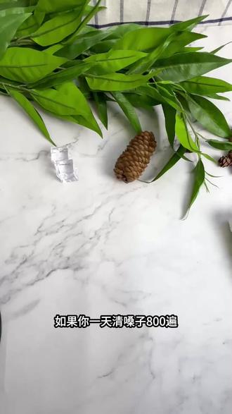 我必须拿出我随身携带的那款糖果了!最近秋冬季节在地铁上一直戴着😷嘴巴总想含点东西~幸好我随身携带了这个桉叶糖~含一颗清新感十足~真的很舒服!