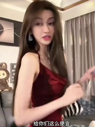 小心机纯欲辣妹抽绳细带修腰吊带荡领露背包臀连衣裙女#时尚穿搭