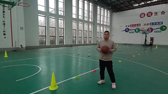 菏泽体育中考篮球运球全过程及注意事项。#菏泽中考体育 #体育中考 #篮球运球绕杆 #篮球
