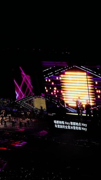 谁在说哥的演唱会划水?!夯爆了好么!!!超人还在飞!!!#神级现场 #周杰伦 #周杰伦杭州演唱会 #女儿殿下 #赴一场青春的演唱会