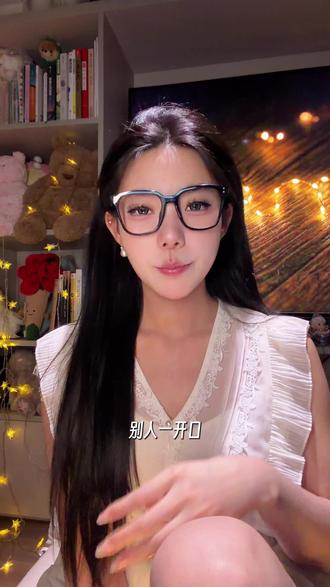谁能接住情绪,谁就能驾驭关系。 4步万能模板,让对方卸下防备,实现关系反转。
#高情商聊天 #社交逻辑#个人成长 #心理学 #思维