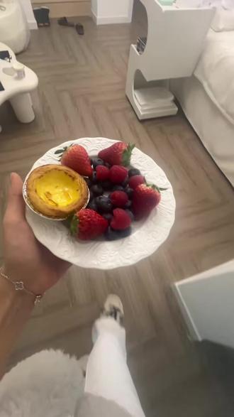 重生之我在美睫馆里端果盘