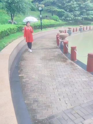 下雨了空气清新环境优美 !给生活多一点快乐多一点色彩 !