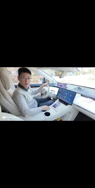 智界R7可以用方向盘玩赛车游戏了,你的智界R7赶紧试试吧!#智界R7#鸿蒙智行#ADS4.1#车机游戏