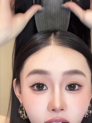 破防了姐妹们!氛围感美女高颅顶没有发缝的秘诀被我发现啦!#假发片 #头顶补发片#高颅顶#秃头少女#拯救发际线
