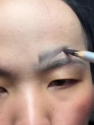 > 告别结块!告别脱妆!告别手残!一支干性硬心眉笔,解锁全天候精致眉形! > 犹豫就会败北!精致眉毛不等人,冲就对了! #干性硬心眉笔 #持久不脱妆 #根根分明野生眉 #手残党福音 #爆款推荐