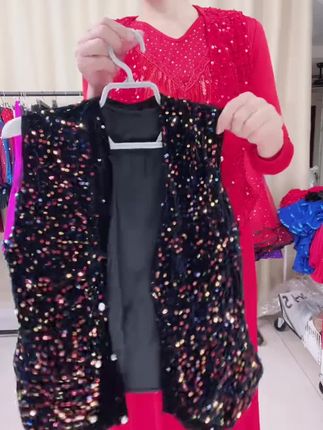 #广场舞交谊舞穿搭在橱窗