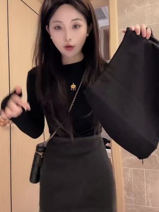 #显瘦搭配 #女神必备单品 #辣妹穿搭 #每日穿搭推荐 #短裙