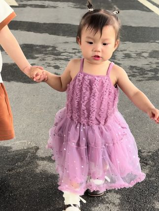 养女儿的快乐是什么呢,是她粘糊糊但是却很甜 #生女儿就是用来打扮的 #儿童公主裙 #儿童穿搭分享 #女宝穿搭 #我的小公主