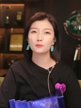 漠小曼花颜悦肌胶原水光面膜紧致护肤品保湿补水面膜 下单付款时,在选择数量的上方有具体明细,请认可后再购买!所有活动和漠小曼官方同步进行,请放心购买!漠小曼创始人漫姐,漠小曼名牌化妆品,#水光面膜 #胶原水光面膜 #漠小曼水光面膜 #精华面膜 #保湿补水面膜@DOU+小助手 @DOU+好生意
